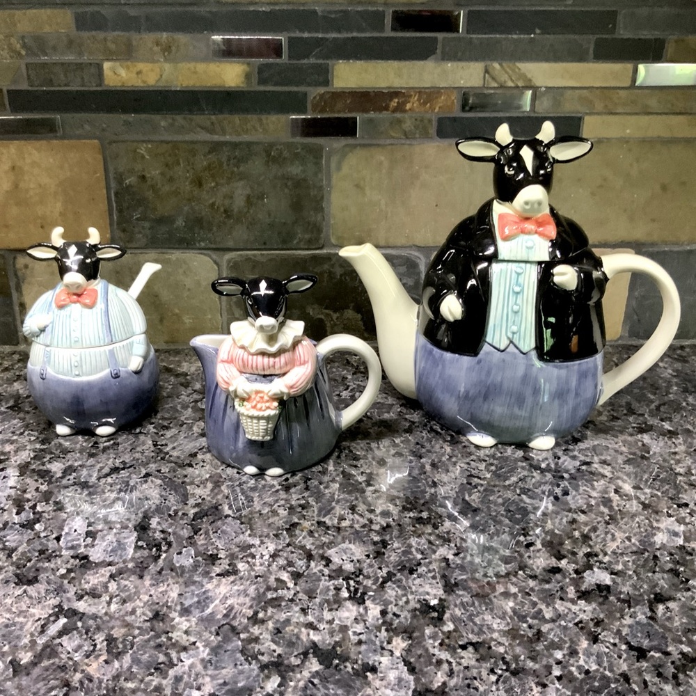 Vintage Cow Tea set